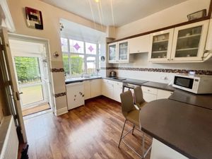 Kitchen- click for photo gallery